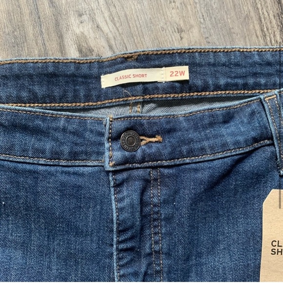 BRAND NEW LEVIS SHORTS - Picture 3 of 4